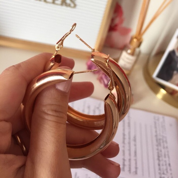 NEW | Super Chic Gold Hoop Earrings - Picture 7 of 8